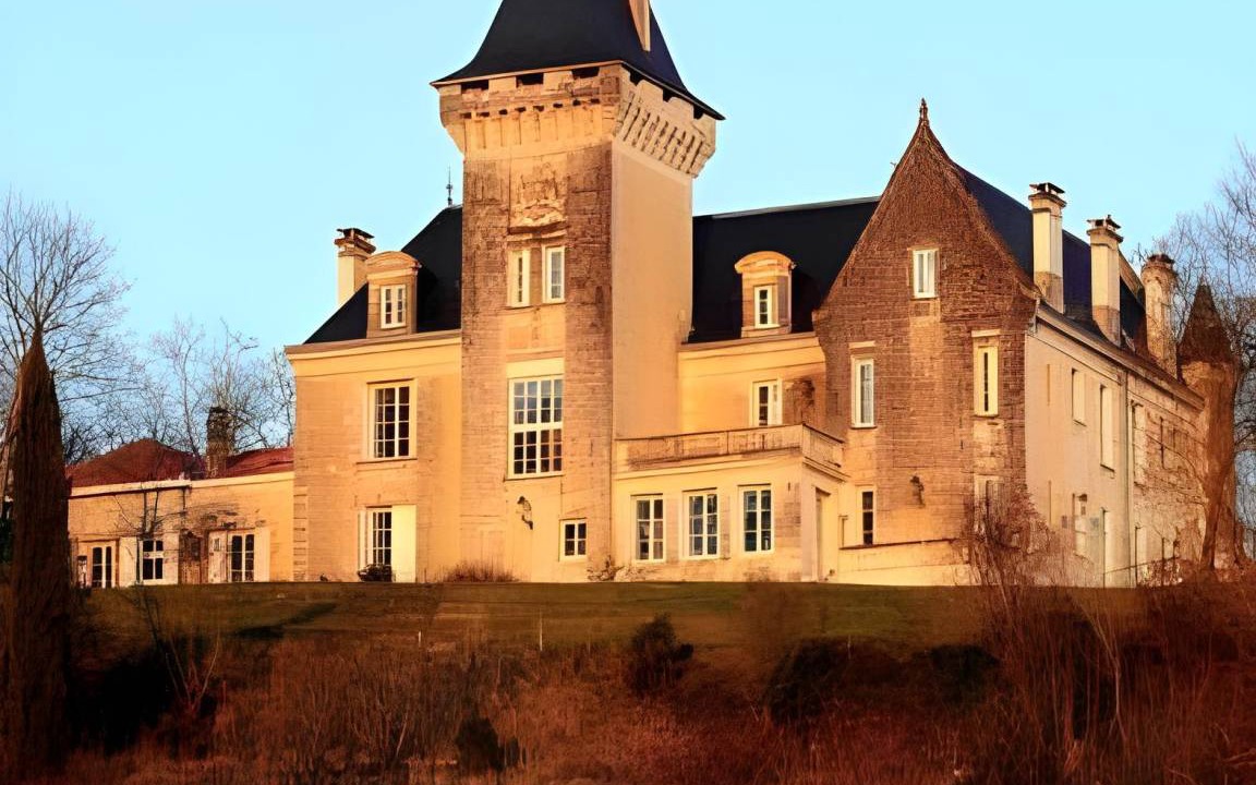 Nouvelle-Aquitaine Bed & Breakfast | 100 m² Bed and breakfast ∙ 4 bedrooms ∙ 7 guests