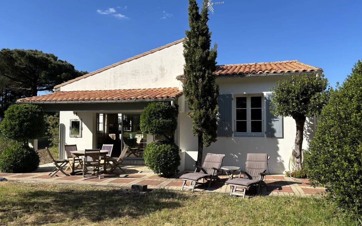 Sainte-Marie-de-Re House | 100 m² House ∙ 3 bedrooms ∙ 5 guests