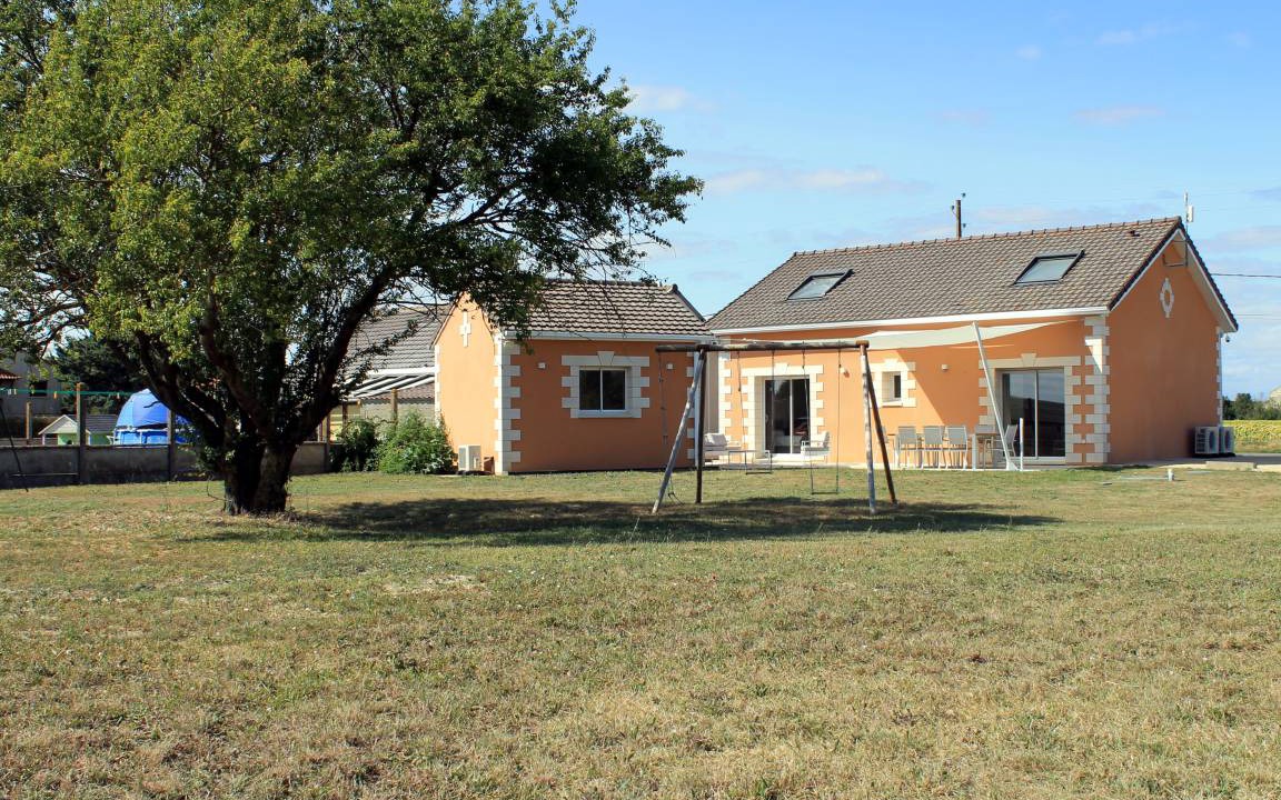 Saint-Jean-de-Sauves House | 110 m² House ∙ 3 bedrooms ∙ 6 guests
