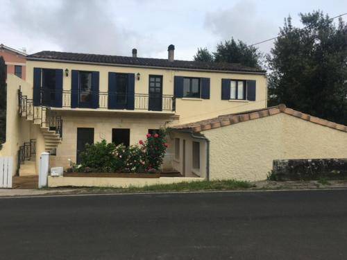 Bourg-sur-Gironde House | 110 m² House ∙ 3 bedrooms ∙ 6 guests