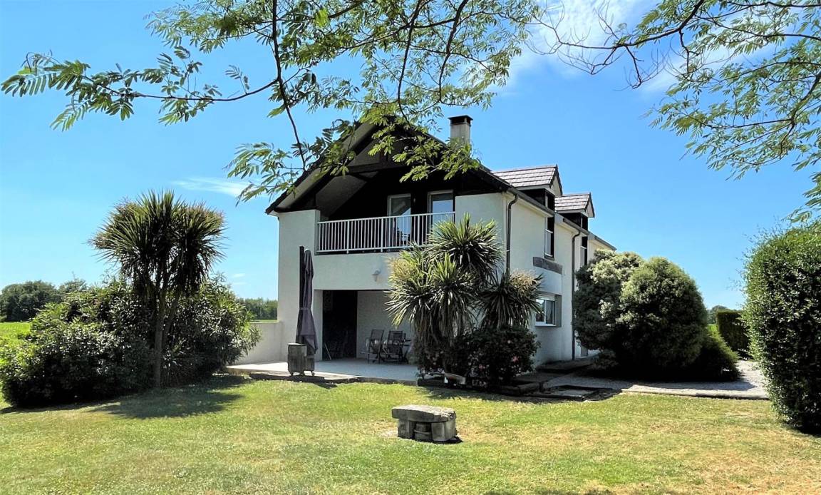 Morlaas House | 115 m² Gîte ∙ 3 bedrooms ∙ 6 guests