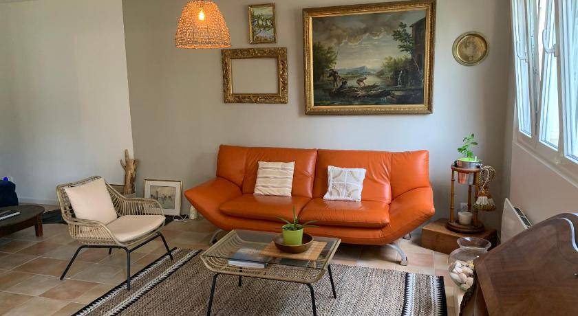 Ambares-et-Lagrave Villa | 115 m² Villa ∙ 2 bedrooms ∙ 6 guests