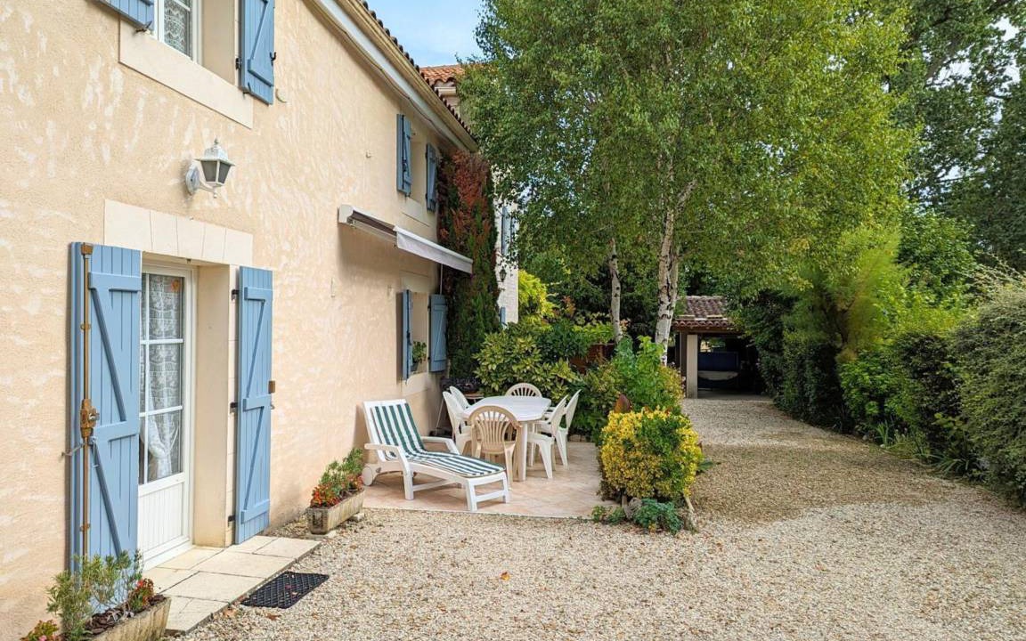 Saint-Genis-d'Hiersac Cottage | 118 m² Cabin ∙ 3 bedrooms ∙ 5 guests