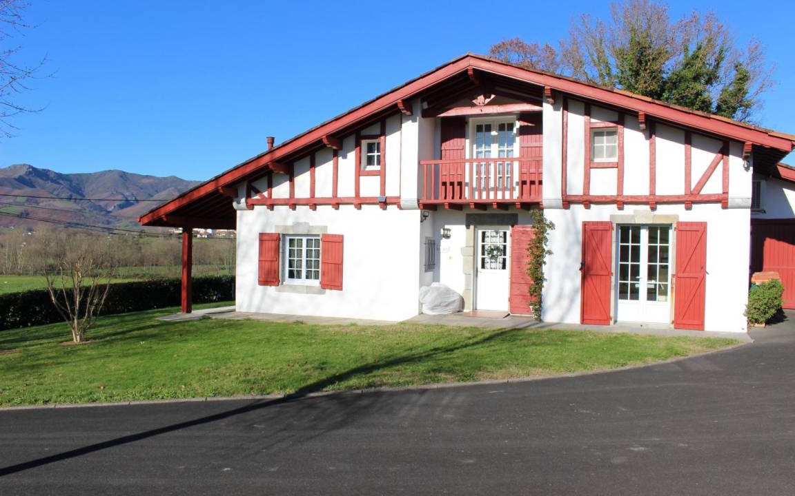 Irissarry House | 125 m² Gîte ∙ 4 bedrooms ∙ 6 guests
