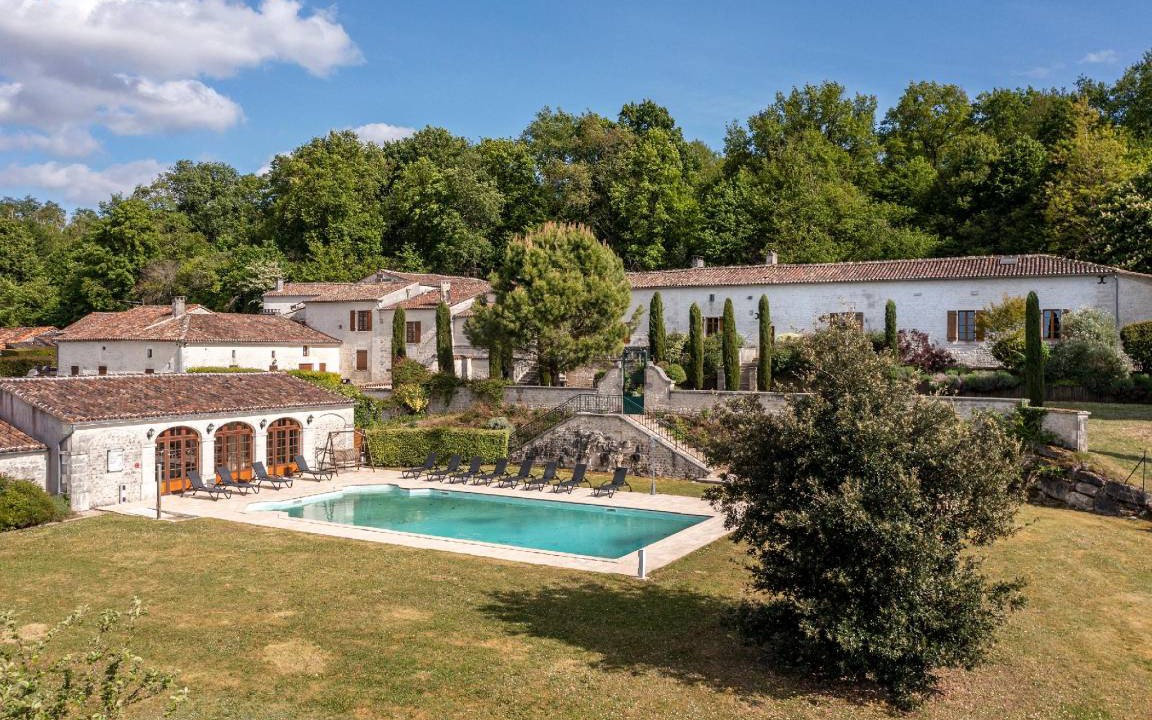 Saint-Preuil Bed & Breakfast | 130 m² Bed and breakfast ∙ 3 bedrooms ∙ 127 guests
