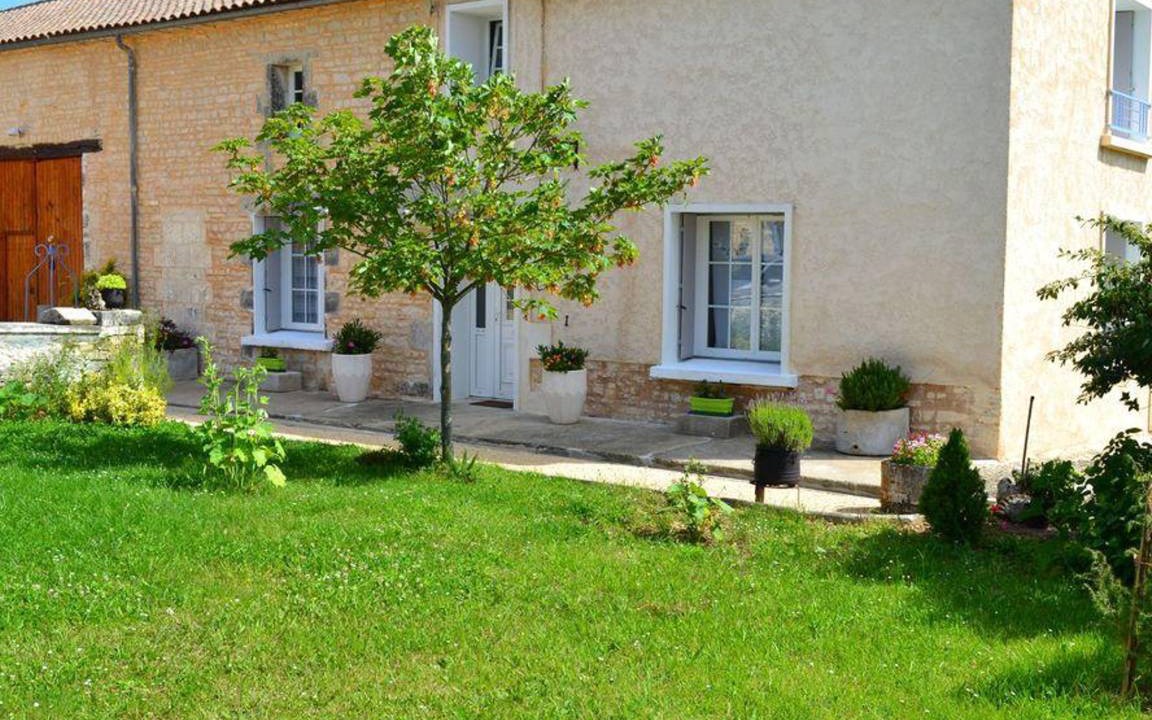 Saint-Angeau Cottage | 135 m² Cabin ∙ 3 bedrooms ∙ 6 guests