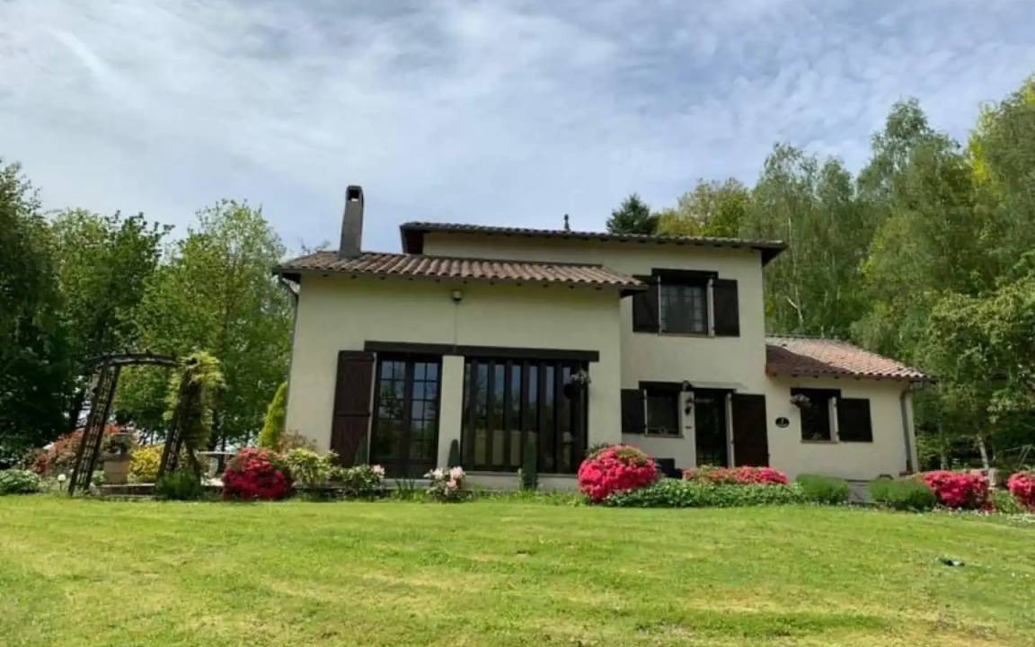 Folles House | 136 m² House ∙ 7 bedrooms ∙ 8 guests