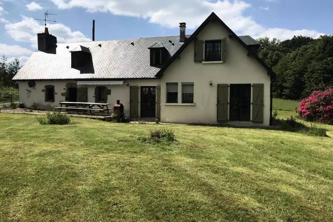Saint-Merd-de-Lapleau House | 140 m² House ∙ 4 bedrooms ∙ 12 guests