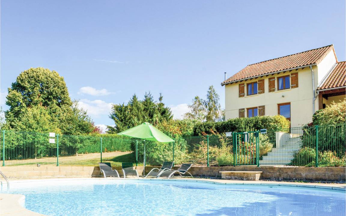 Saint-Saud-Lacoussiere House | 146 m² House ∙ 3 bedrooms ∙ 7 guests