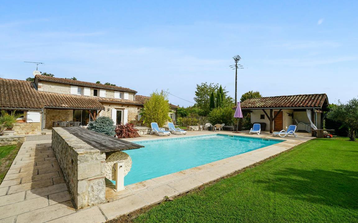 Saint-Sylvestre-sur-Lot Villa | 150 m² Villa ∙ 4 bedrooms ∙ 8 guests