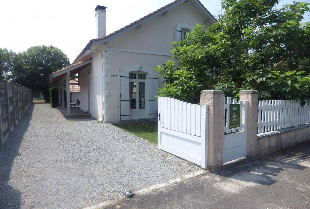 Sainte-Eulalie-en-Born House | 150 m² Gîte ∙ 5 bedrooms ∙ 10 guests