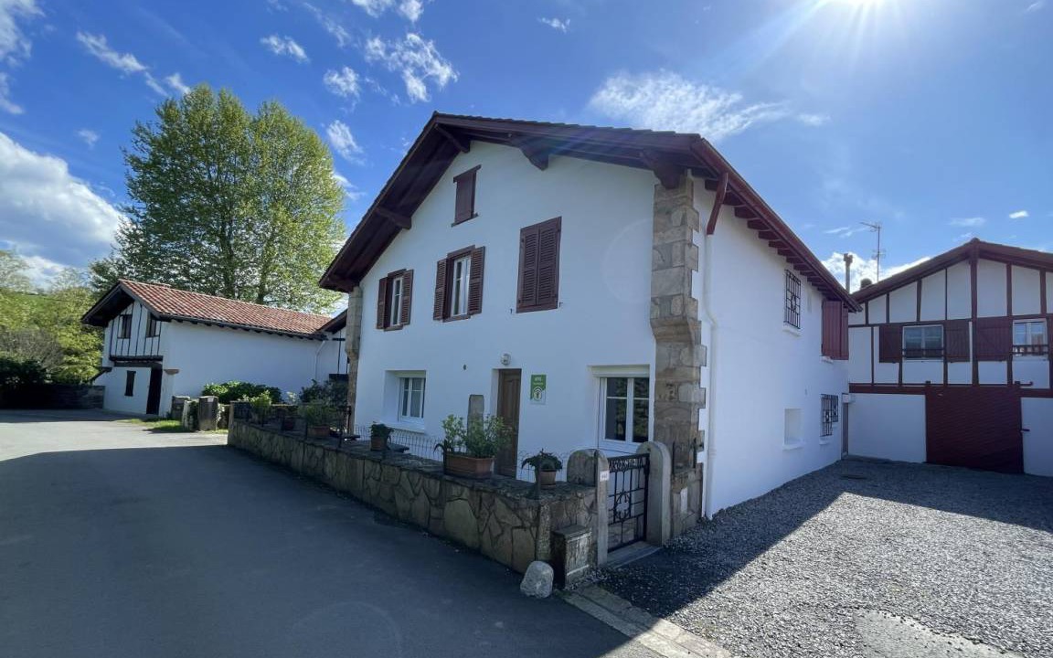 Saint-Pee-sur-Nivelle House | 150 m² Gîte ∙ 5 bedrooms ∙ 10 guests