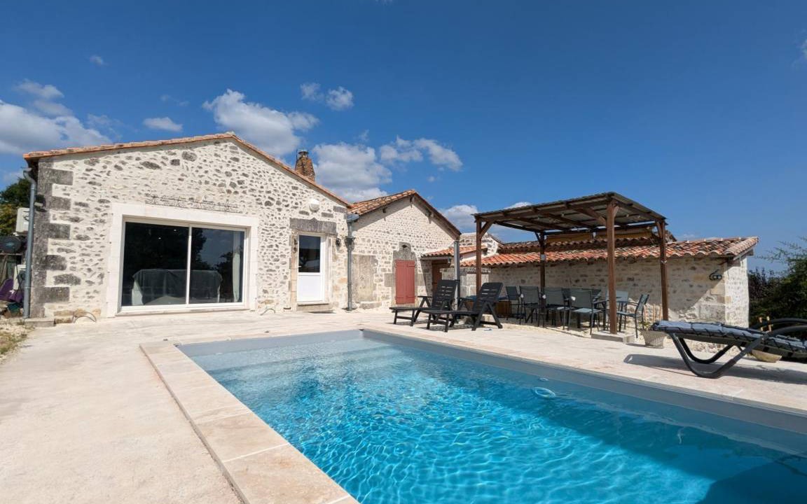 Magnac-Lavalette-Villars Cottage | 160 m² Cabin ∙ 4 bedrooms ∙ 11 guests