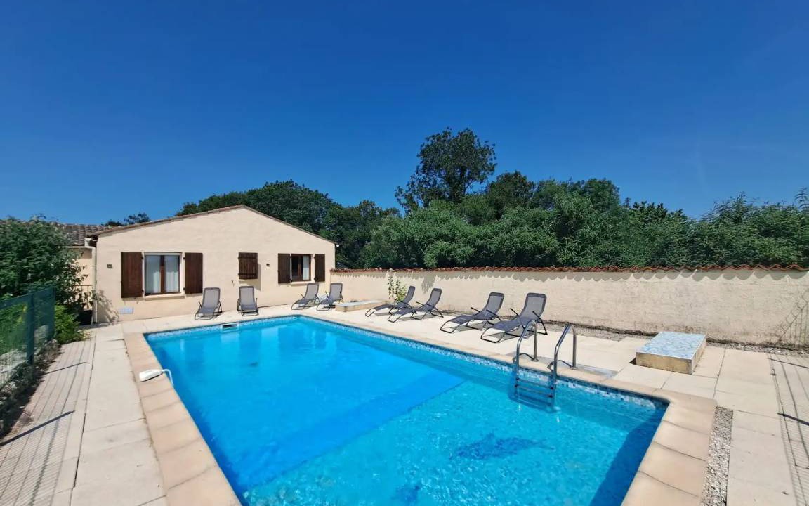 Saint-Pierre-de-Juillers House | 162 m² House ∙ 4 bedrooms ∙ 8 guests