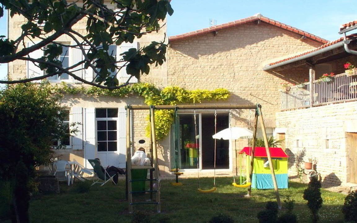 Villefagnan Cottage | 168 m² Cabin ∙ 3 bedrooms ∙ 6 guests