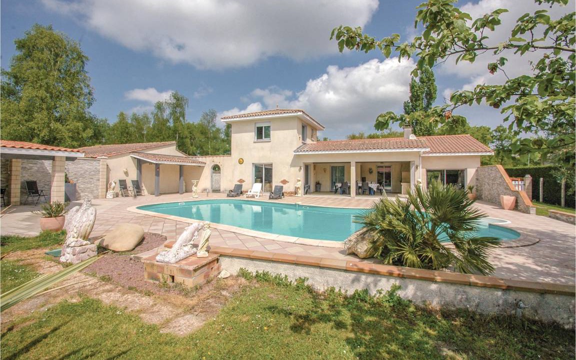 Saint-Vivien-de-Medoc House | 170 m² House ∙ 4 bedrooms ∙ 8 guests