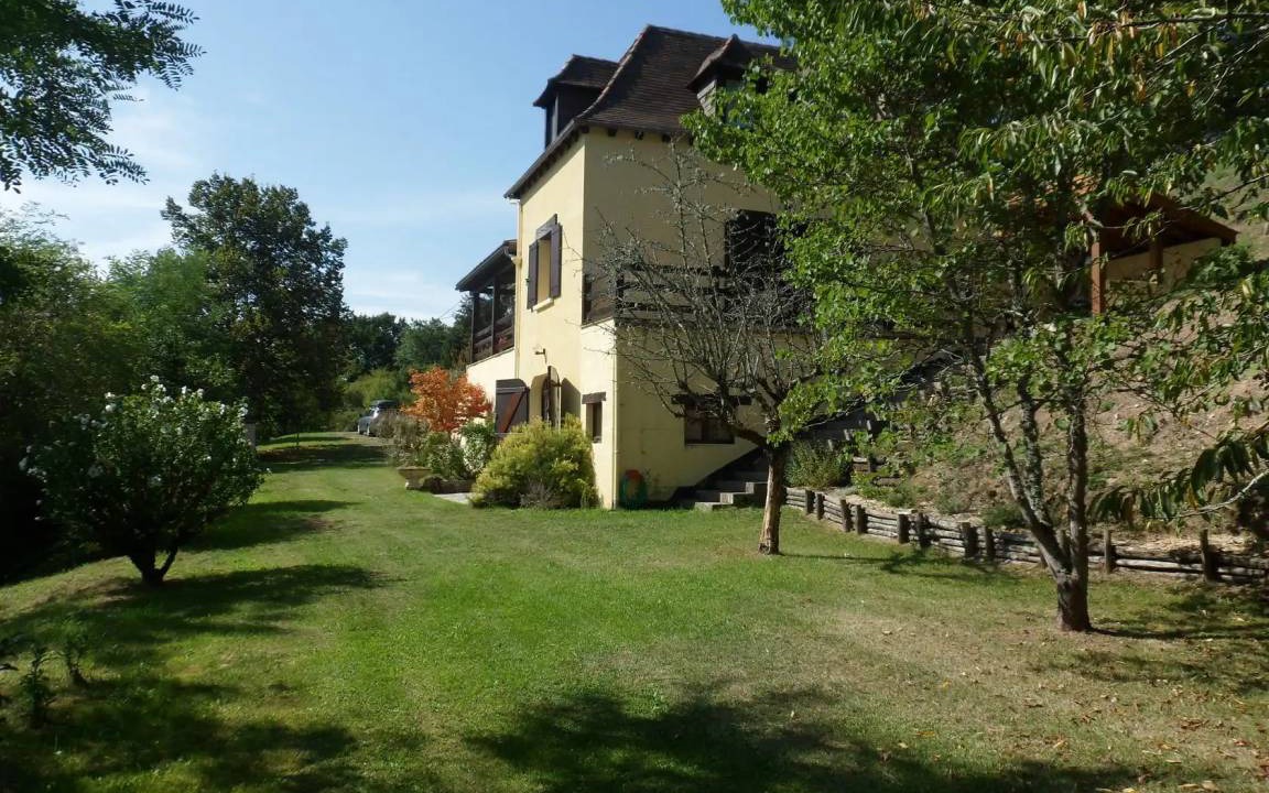 Villefranche-du-Perigord House | 191 m² House ∙ 5 bedrooms ∙ 10 guests