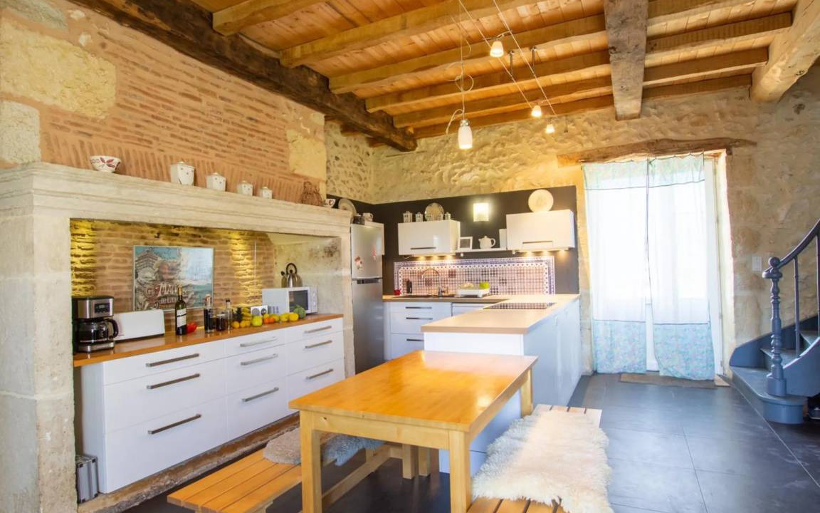 Saint-Pierre-de-Chignac House | 190 m² House ∙ 5 bedrooms ∙ 11 guests