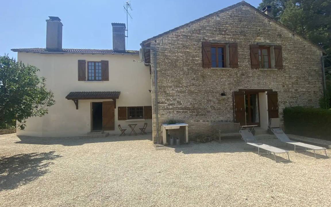 Brux House | 190 m² House ∙ 3 bedrooms ∙ 8 guests