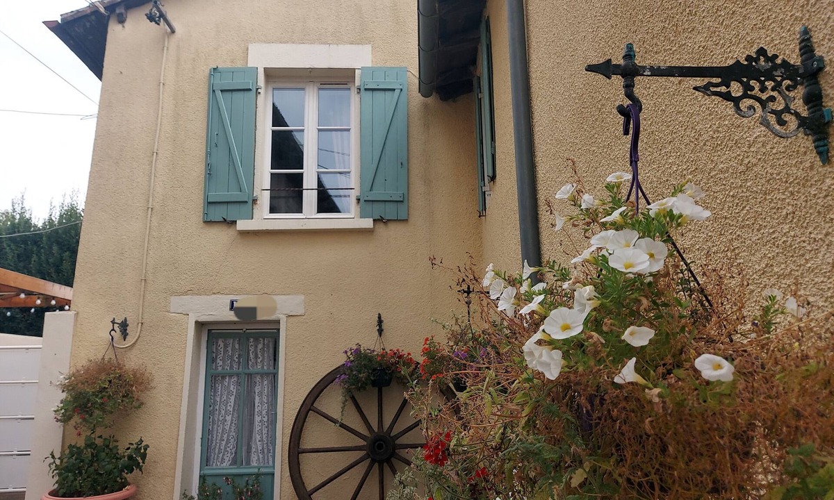 Confolens House | 2 Bed House with Mountain View, Garden and Bbq