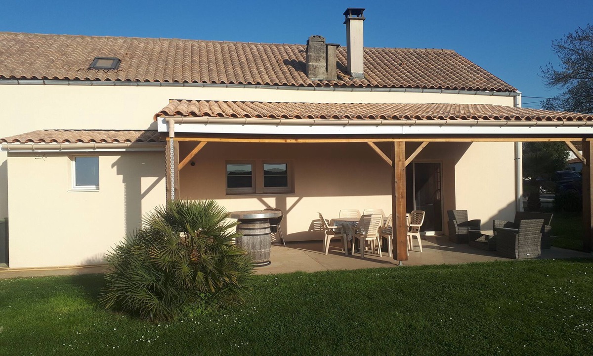 Etaules House | 2 Bedroom Private vacation home in Ã‰taules
