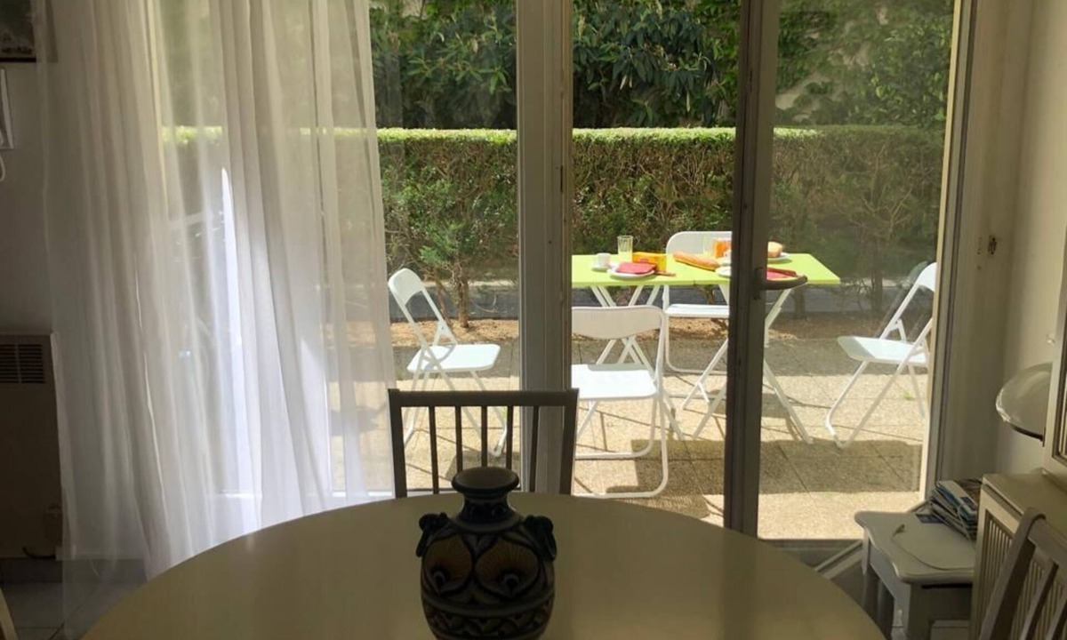 La Rochelle City Centre Apartment | 2 rooms + terrace on old port