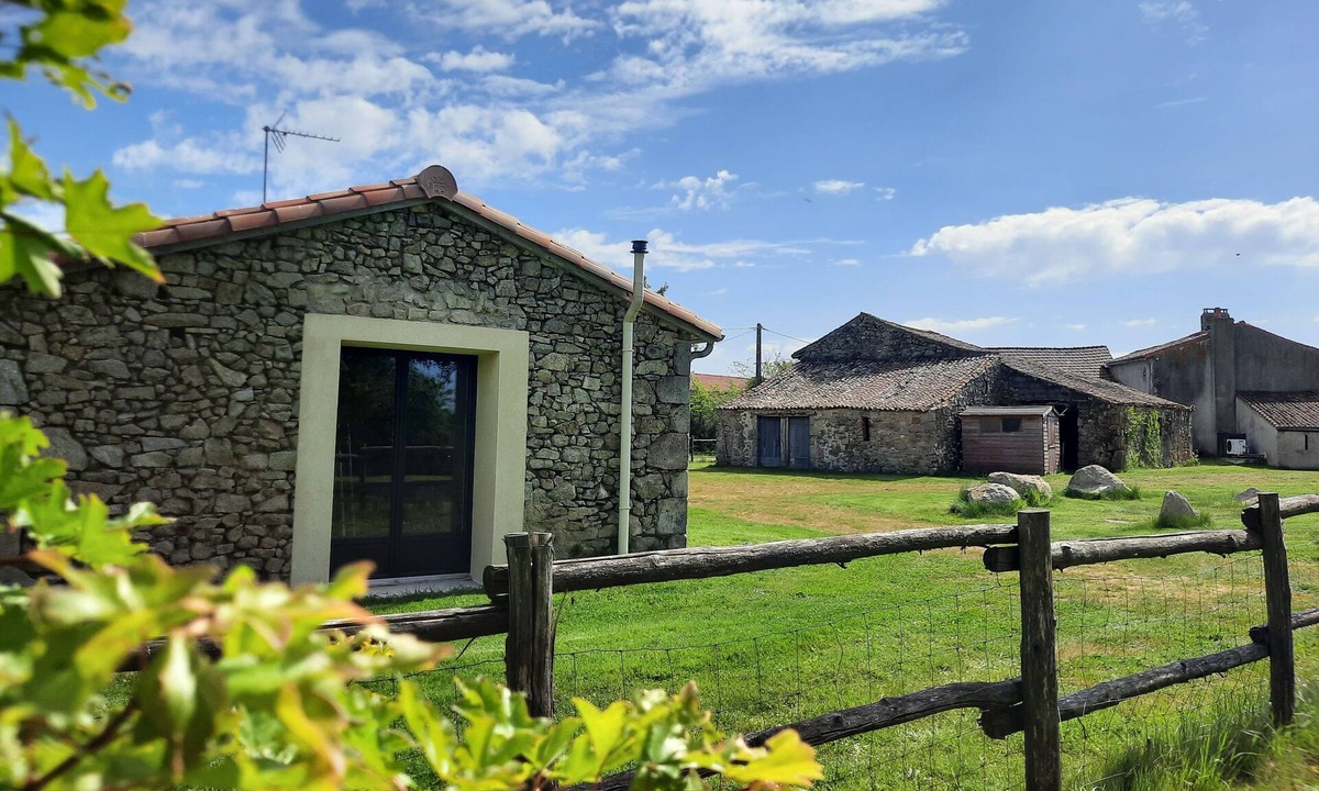 Bressuire Apartment | 2-seater studio near Puy du Fou
