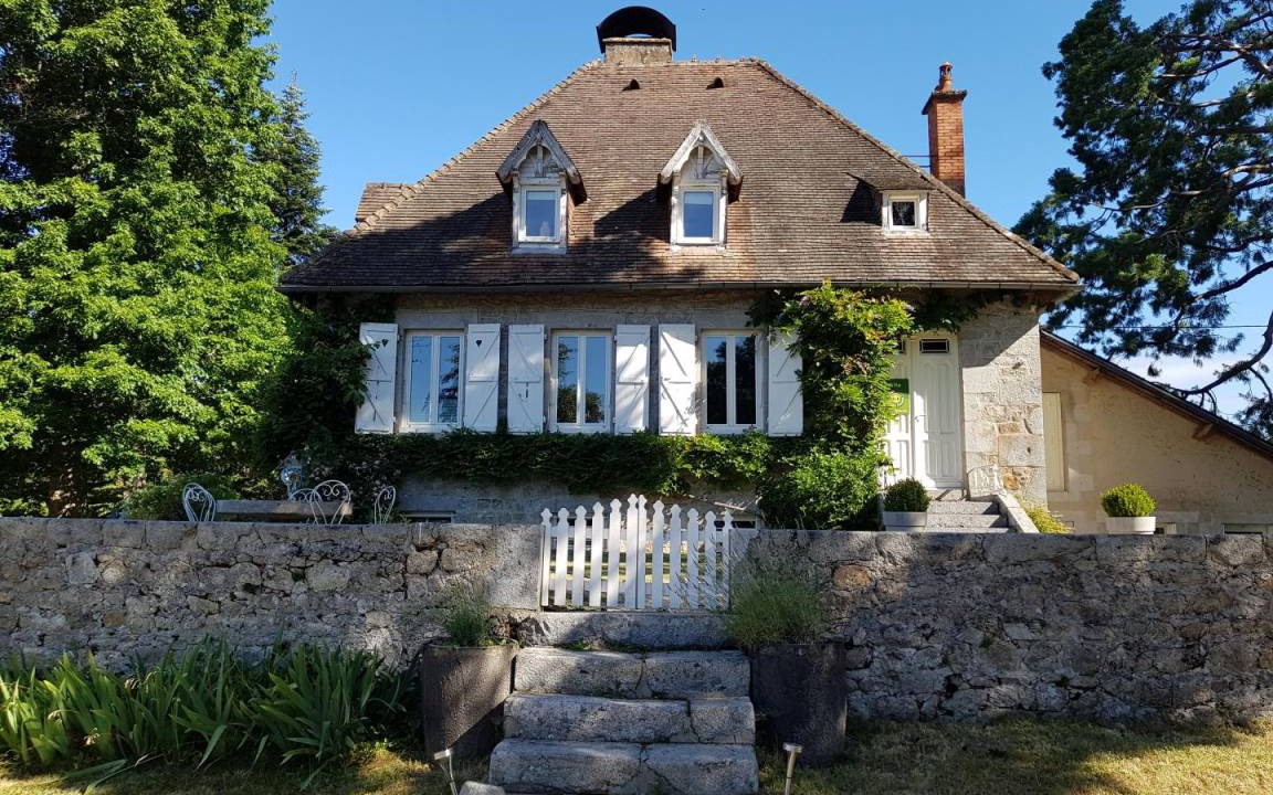 Ussel House | 200 m² Gîte ∙ 4 bedrooms ∙ 11 guests