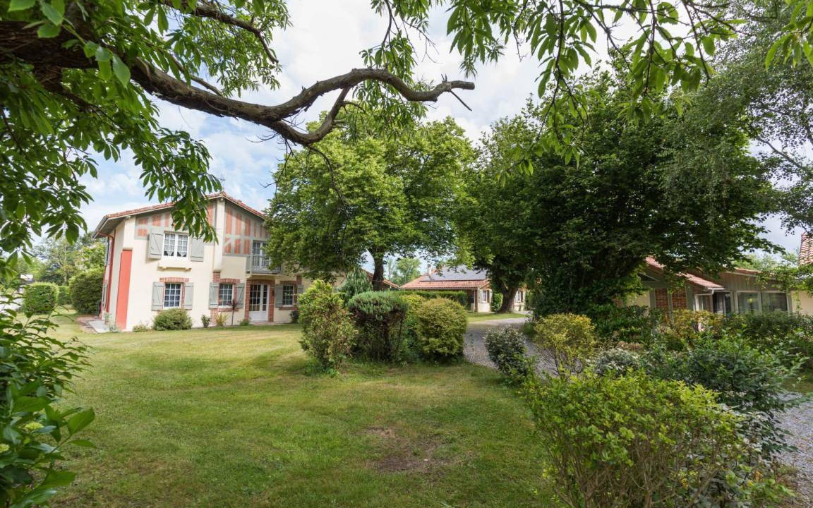 Leon House | 200 m² Gîte ∙ 6 bedrooms ∙ 14 guests