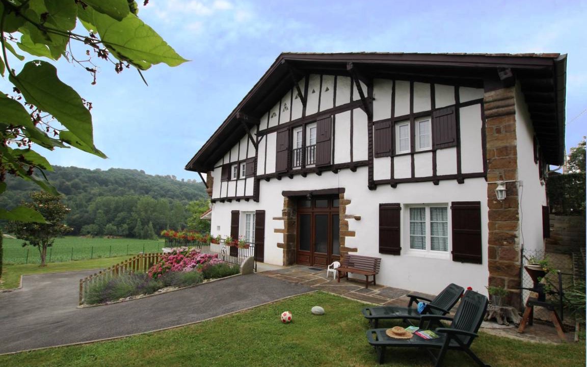 Beyrie-sur-Joyeuse House | 200 m² Gîte ∙ 5 bedrooms ∙ 10 guests