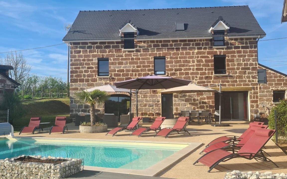 Saint-Cyr-la-Roche House | 200 m² Gîte ∙ 4 bedrooms ∙ 8 guests
