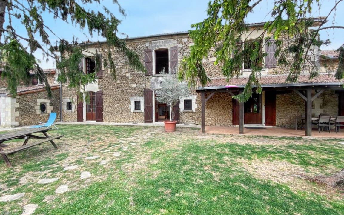 Mouterre-Silly House | 200 m² House ∙ 5 bedrooms ∙ 16 guests