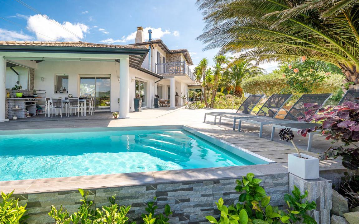 Urrugne Villa | 200 m² Villa ∙ 2 bedrooms ∙ 4 guests