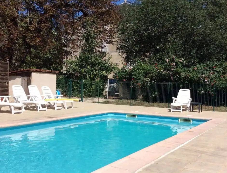 Saint-Pierre-de-Cole House | 250 m² House ∙ 4 bedrooms ∙ 8 guests
