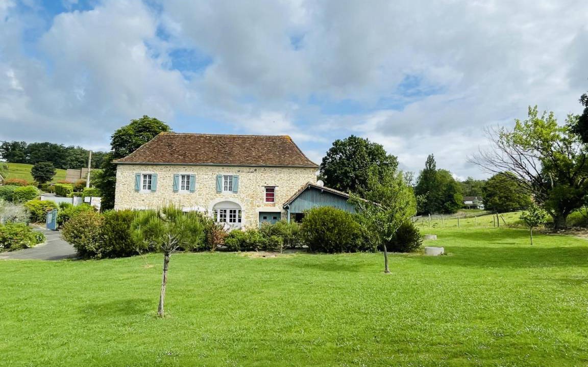 Salies-de-Bearn House | 250 m² Gîte ∙ 3 bedrooms ∙ 6 guests