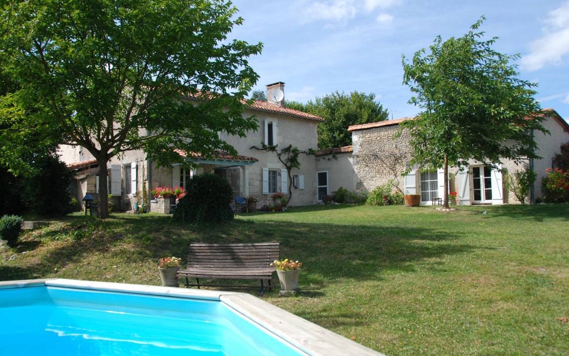 Lusignac House | 260 m² House ∙ 4 bedrooms ∙ 7 guests