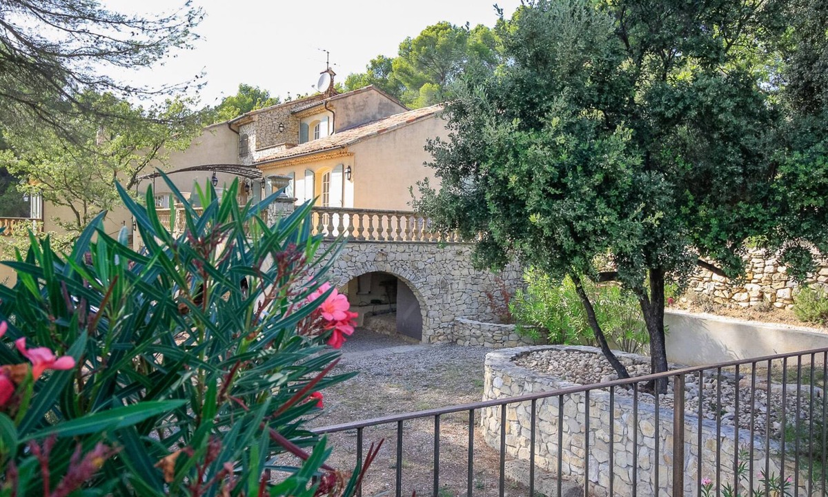 Stone Luberon | Rognes