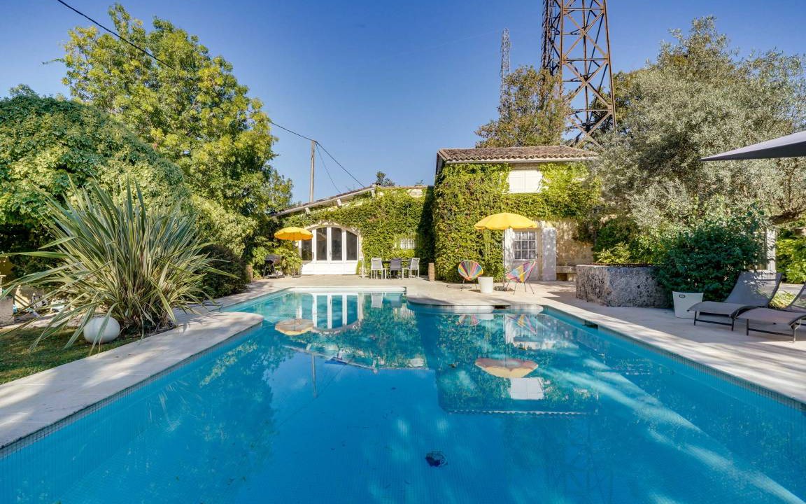 Saint-Loubes Villa | 280 m² Villa ∙ 4 bedrooms ∙ 10 guests