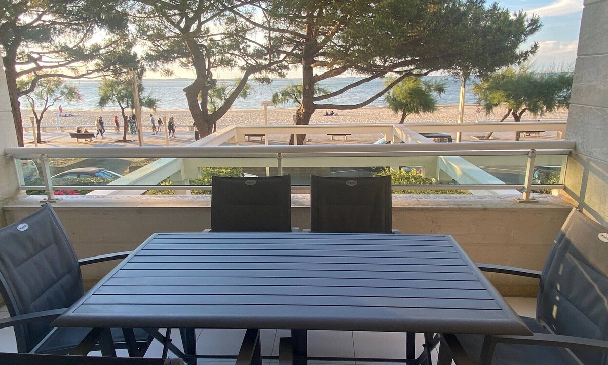 Arcachon Apartment | 3-Bedroom Apartment Downtown Arcachon, Terrace, Parking, WIFI