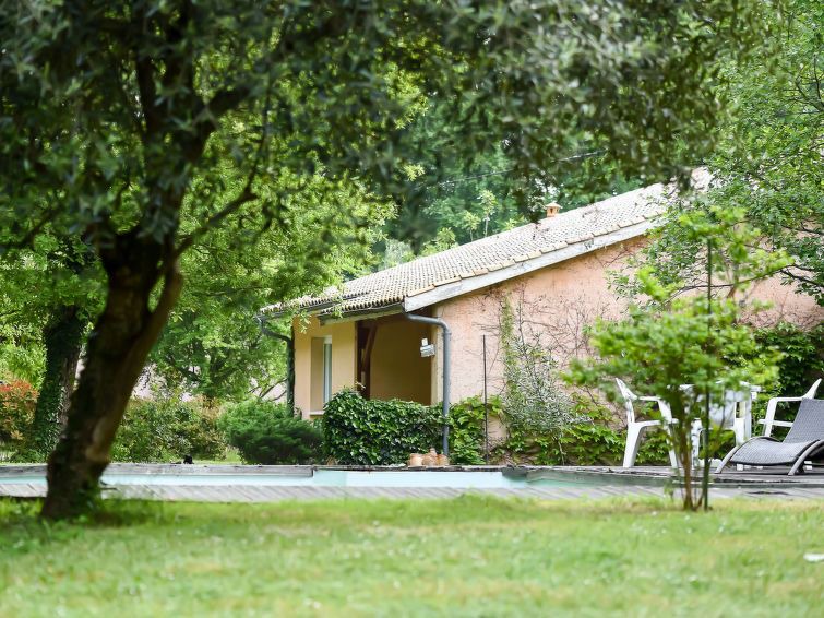 Vensac Villa | 3 bedroom Villa, sleeps 7 in Vensac with Pool and WiFi
