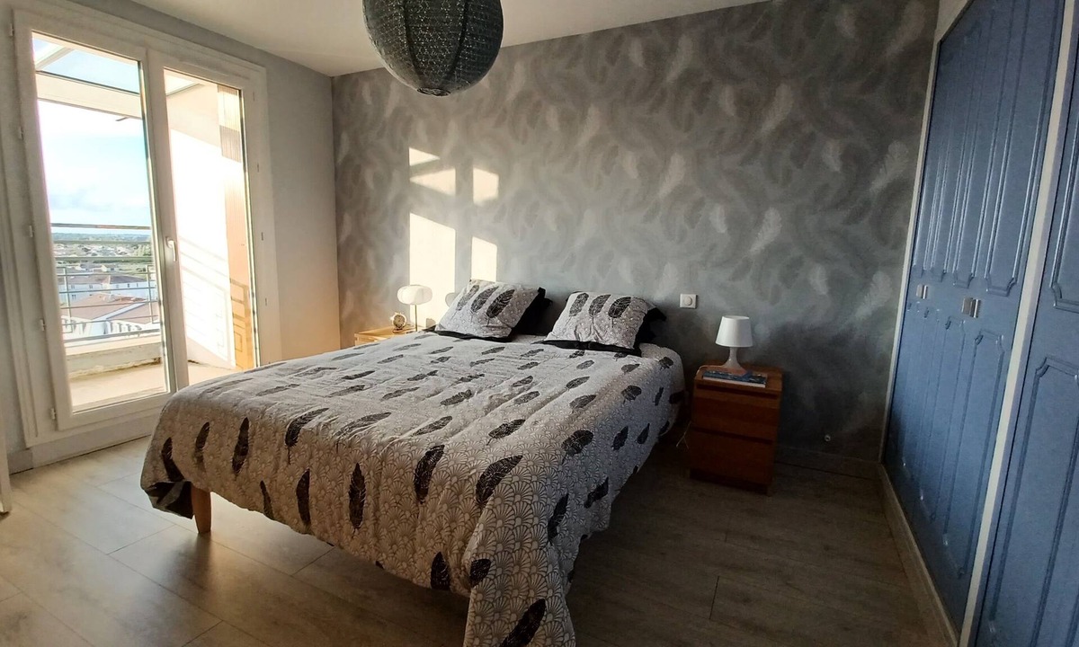 Rochefort Apartment | 3 guest rooms for 6 people on the sixth floor, panoramic view of Rochefort