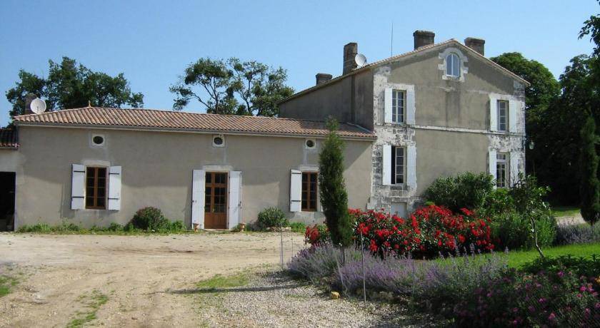 Montlieu la Garde Bed & Breakfast | 32 m² Bed and breakfast ∙ 10 guests