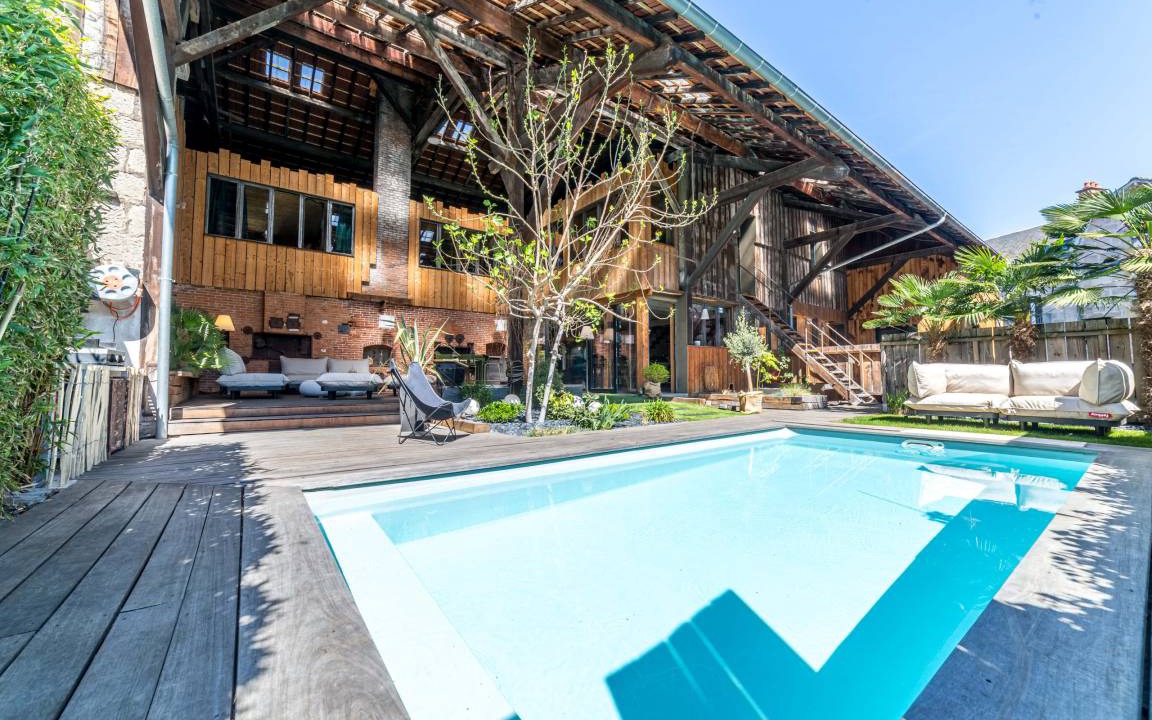 Brive-la-Gaillarde House | 320 m² House ∙ 5 bedrooms ∙ 10 guests