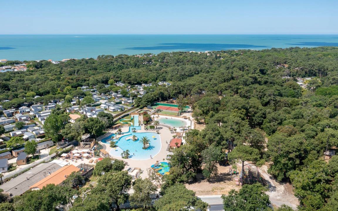 Saint-Palais-sur-Mer RV Rental | 33 m² Recreational vehicle (RV) ∙ 2 bedrooms ∙ 4 guests