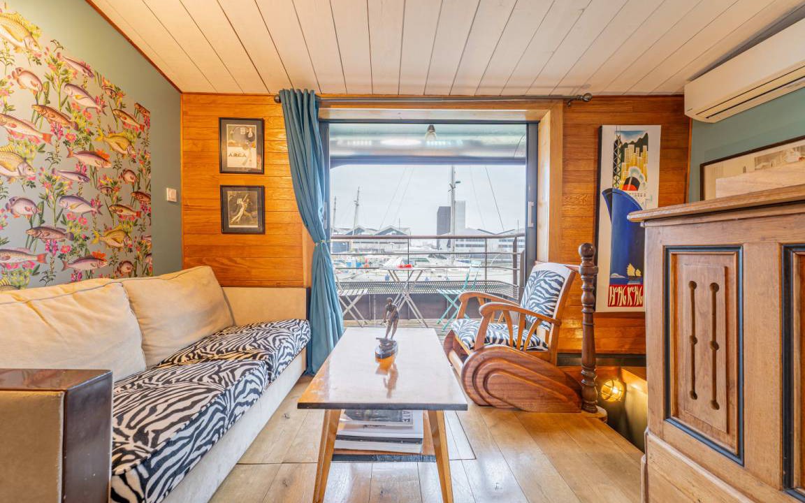 Bassins a Flot Boat Rental | 35 m² Houseboat ∙ 1 bedroom ∙ 2 guests