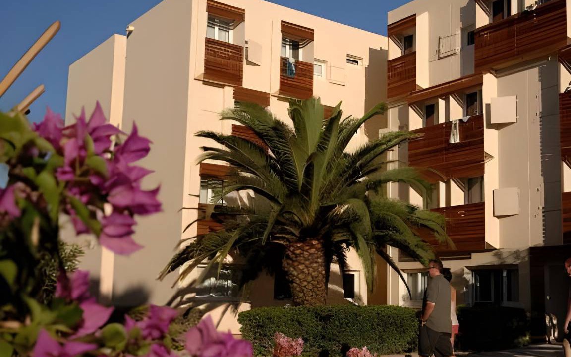 Les Bormettes Apartment | 40 m² Serviced apartment ∙ 2 bedrooms ∙ 10 guests