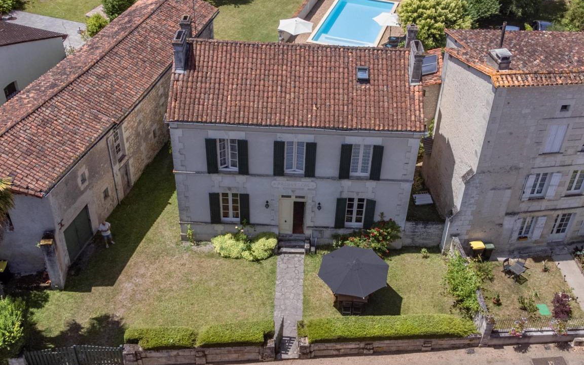 Bonnes House | 420 m² House ∙ 10 bedrooms ∙ 20 guests
