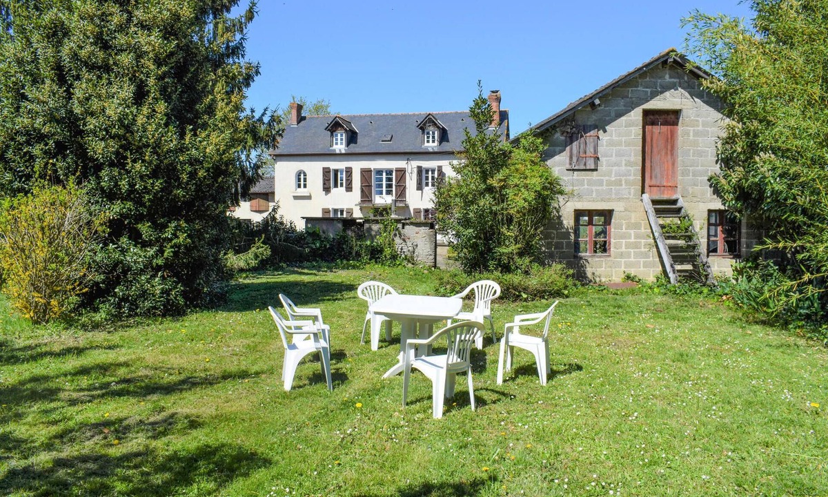 Miossens-Lanusse House | 5 bedroom nice home in Miossens Lanusse