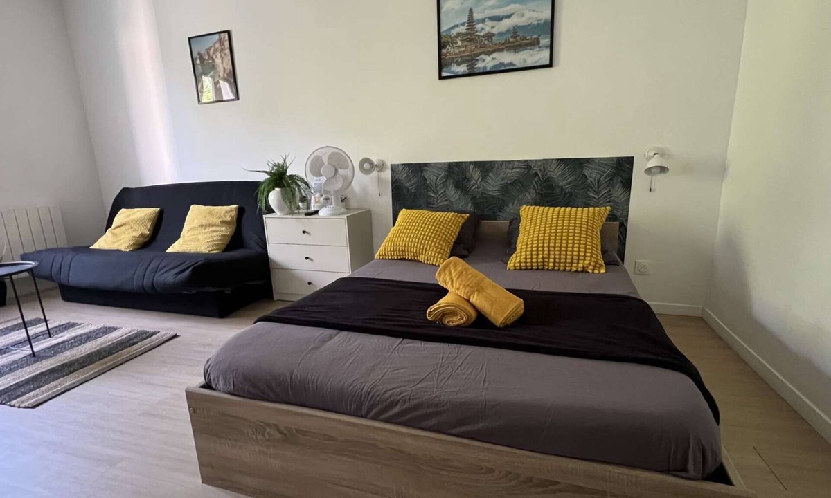 Chatellerault Apartment | 5-minute walk from TGV station