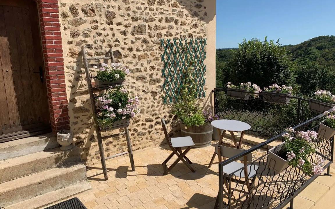 Rochechouart Apartment | 50 m² Apartment ∙ 1 bedroom ∙ 2 guests